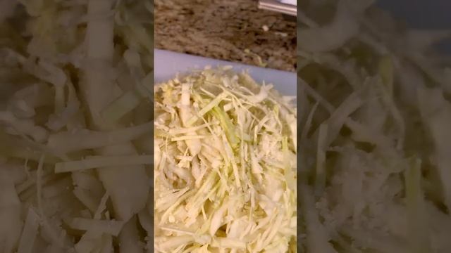 Потрясающая Тушеная капуста на сковороде! Рецепт вкусной капусты! Рецепт уже на канале!