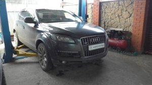 Замена переднего правого верхнего рычага на АУДИ Q7 2006 AUDI Q7 3,0 дизель