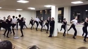 Работа у станка группы "Юность" - старшая группа ансамбля "Калинка" им.Филиппова