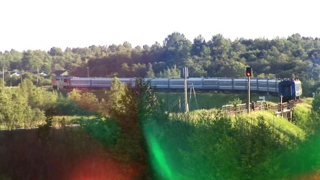 ТЭП70 с пассажирским поездом Санкт-Петербург - Гомель смотреть онлайн