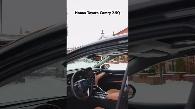 Новая Toyota Camry 2.5Q в самой максимальной комплектации с электрическим задним диваном.