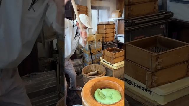 Как японцы готовят пирожные моти #япония #путешествиепояпонии #кругосветноепутешествие #кругосветка