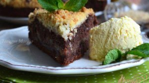 Шоколадный пирог с яблоками и штрейзелем