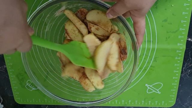 картофель 🥔с хрустящей🌶 корочкой и куриные🧀 рулетки с🥕 начинкой очень  вкусно❗🍽☕
