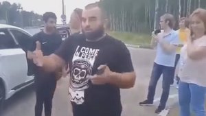 Газелист усмирил размахивающего руками бородача на БМВ