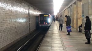 81-765/766/767 Москва На станции Полежаевская