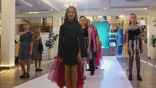 Модный отчетный концерт 2. Kids Fashion Show ~ Детский показ мод . CMG НОВОРОССИЙСК ГЕЛЕНДЖИК