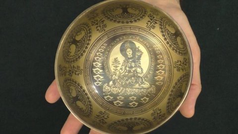Поющая чаша Бутанская 13,8 см, Ре 299 Гц