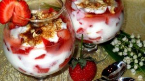 Десерт клубничный с йогуртом