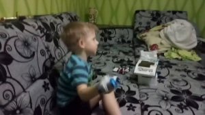 Тоботы C и V побеждают динозавров вместе с Андрюшей! Обзор и распаковка трансформеров тоботов