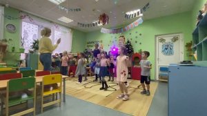 Веселая зарядка с детьми 6-7 лет
