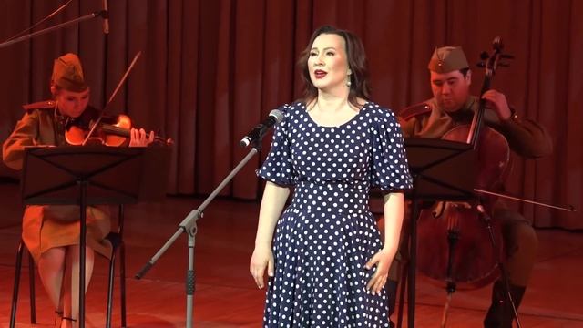 Е. Петерсбурский сл. Галицкого "Синий платочек". Поёт Анна Киселёва. смотреть онлайн