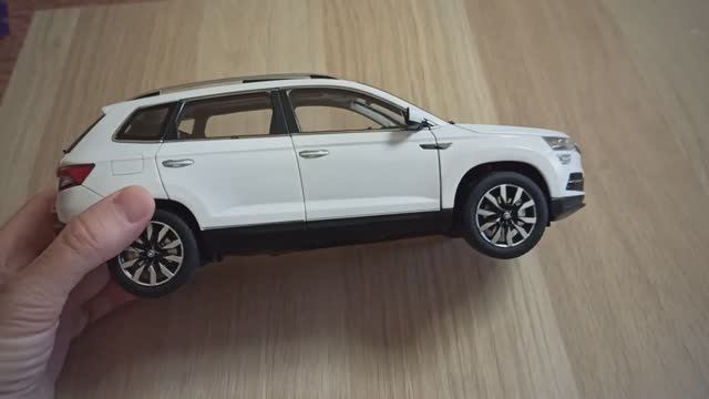 Купил Skoda Karoq в масштабе 1/18 Bought a Skoda Karoq in 1/18 scale