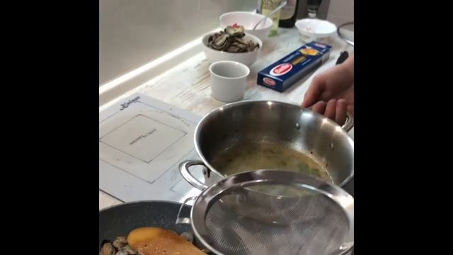 Spaghetti alle vongole Спагетти с Вонголе смотреть онлайн