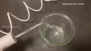 Как работает ирригатор для полости рта (замедленная съемка)