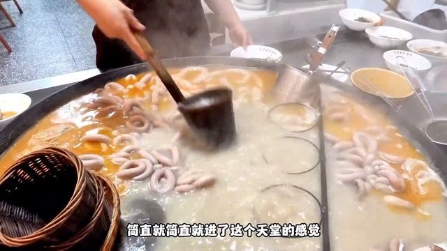 成都菜场里的肥肠粉，一天卖过4000多碗#寻味 #市井生活 #烟火气