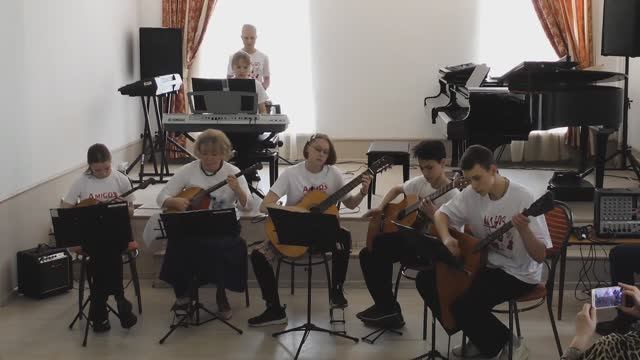 Сергей Гаврилов "Горячее солнце Востока" исполняет ансамбль "Amigos" (рук. Новоселова А.Б.)