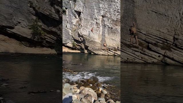 АДЛЕР. ПРЫЖОК СО СКАЛЫ В МЗЫМТУ. смотреть онлайн