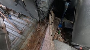 ничего важного!вырезаю люк к бензонасосу на opel frontera a, купе спорт