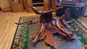 осьминог из корневища яблони.