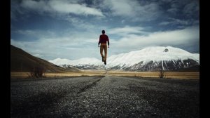 Песня Сергея Ларина «Падаем и взлетаем»