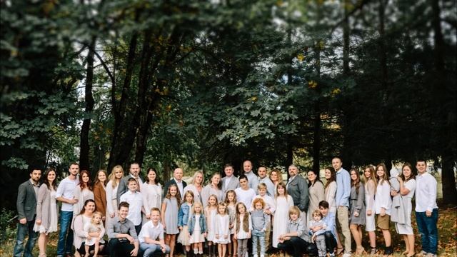 НАША ЖИЗНЬ - ЭТО БОГ! - Поёт семья Анатолия Лапина смотреть онлайн