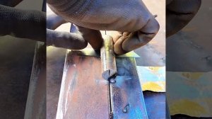 начинающие сварщики еще не знают, как установить дверные петли таким образом