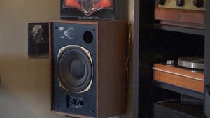 ZZ Top - Got Me Under Pressure - Tannoy Eaton Speakers