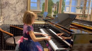 Д. Шостакович «Танец» Исполняет Бачурина Василиса 8лет. Школа искусств N6 г. Москвы