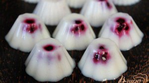 Бланманже с черной смородиной