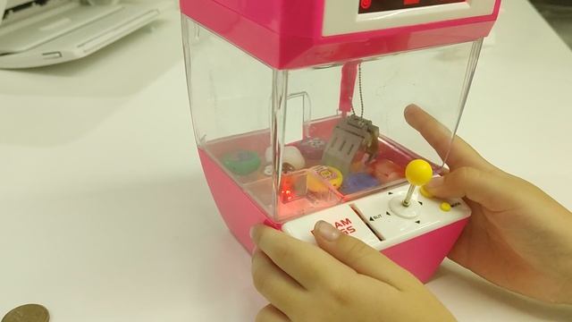 Магнитыши в мини игровом аппарате! Акция в магазине магнит! смотреть онлайн