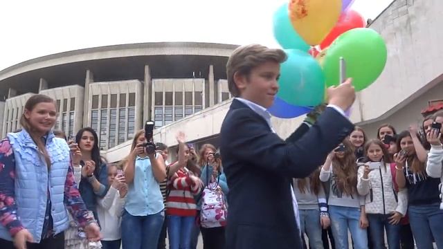 Фан встреча Георгия Долголенко. Георгий запускает воздушные шары. смотреть онлайн