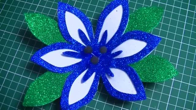 DIY:Красивые цветы из фоамирана..mp4