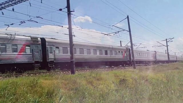 ВЛ10 с поездом Пермь - Симферополь на перегоне Джанкой - Отрадная смотреть онлайн