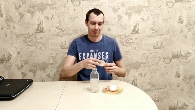 Яйцо залазиет в бутылку. Фокус с яйцом и бутылкой. смотреть онлайн