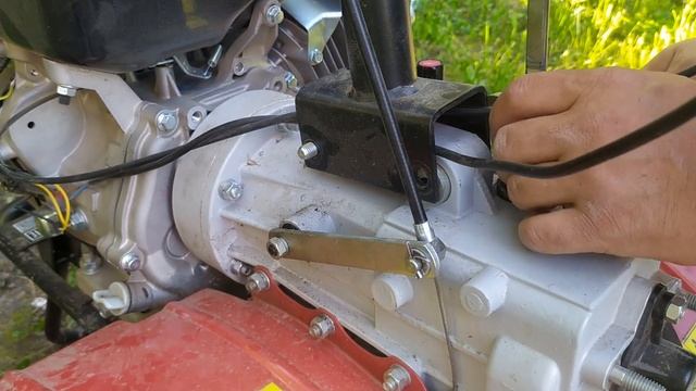 Мотоблок УГРА. ПЕРВЫЙ РЕМОНТ. РЫЧАГ ПЕРЕКЛЮЧЕНИЯ ПЕРЕДАЧ. ШЛИЦЕВОЙ КЛЮЧ. НУЖНО ЛИ БЫЛО ДЕЛАТЬ ? смотреть онлайн