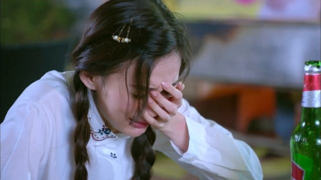 出軌丈夫逼妻子離婚，豈料妻子離婚後被總裁看上，如今看她風光嫁入豪門，出軌丈夫腸子悔青！