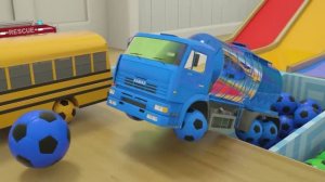Играем и изучаем в цвета 🚍 Маленькая акула и 🚍 автобус с 🎨 игрушками и горками! и 🚒 Детские стиш