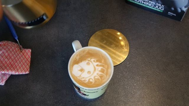 Latte Art etching technique #baristaskills #latteartdesign смотреть онлайн