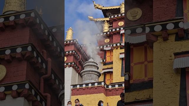 Songchanlin Temple, Tea Horse Ancient Road, Yunnan Province, China 中国云南省茶马古道松禅林寺중국 운남성 샹그릴라 송찬림사