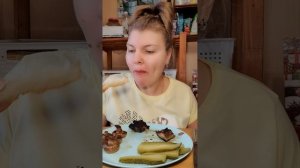 МУКБАНГ. Шампиньоны, грибочки под грилем, маринованный огурчик