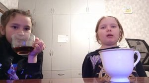 Посмотрите на Кристину мы снимали обзор на лава лава  холодный чай со вкусом Tutti Frutti