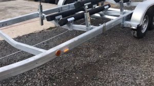 Прицеп для катера МЗСА 822151.402 до 8.2м Тормозной прицеп лодочный длиной 9м