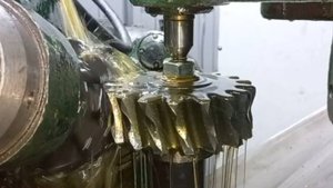 Косозубая шестерёнка, из интересного чугуна