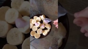 Делаем фруктовый салат из бананов и йогурта
