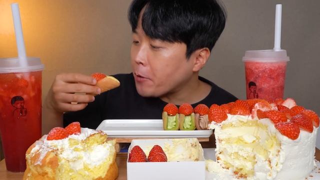 🍓딸기 디저트 먹방🍓 생딸기 한가득 케이크 티라미수 카스테라 오믈렛 딸기 돌체라떼 탄산수 쥬스 먹방 ASMR MUKBANG REAL SOUND EATING SHOW