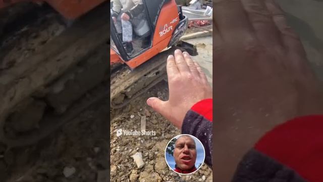 Работа на крутом склоне #37pro #строительство #экскаватор #экскаваторпогрузчик #сочи #советы