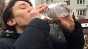Диман пьет три бутылки воды залпом 2О19