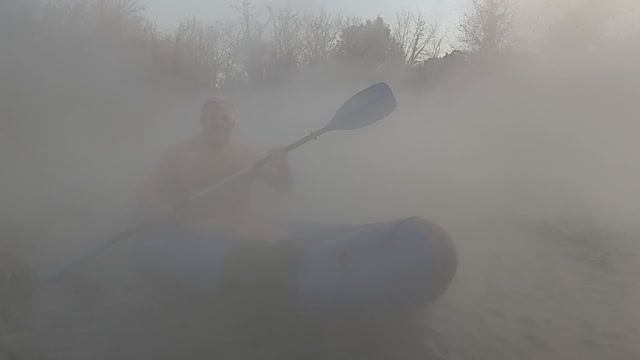 На пакрафте по сероводородному гейзеру.