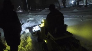 Helper 300 против погодных условий в Воронеже. Пробиваем дорогу домой! 30-35 см снега.